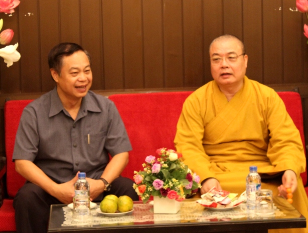 Leader of the Government Committee for Religious Affairs congratulates the Vietnam Buddhist Sangha on the occasion of the Buddha’s birthday 2014